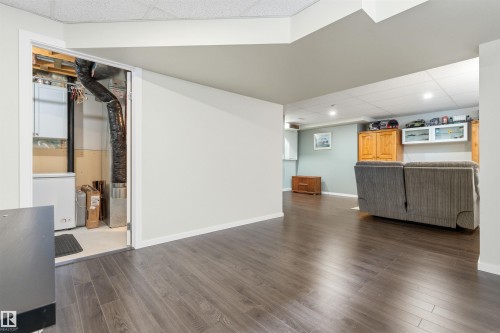 107 Michigan Street, Devon, AB - Indoor