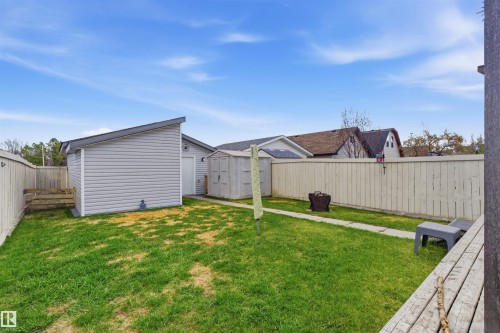 107 Michigan Street, Devon, AB - Outdoor