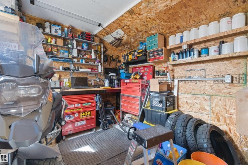 107 Michigan Street, Devon, AB - Indoor