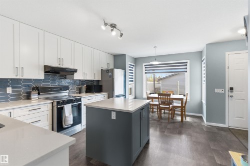 107 Michigan Street, Devon, AB - Indoor Photo Showing Kitchen