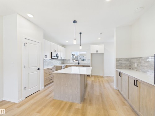 35 Sereno Lane, Fort Saskatchewan, AB - Indoor Photo Showing Kitchen With Upgraded Kitchen