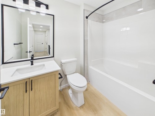 35 Sereno Lane, Fort Saskatchewan, AB - Indoor Photo Showing Bathroom