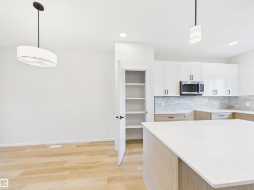 35 Sereno Lane, Fort Saskatchewan, AB - Indoor Photo Showing Kitchen With Upgraded Kitchen