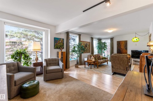 205 9131 99 Street, Edmonton, AB - Indoor Photo Showing Living Room