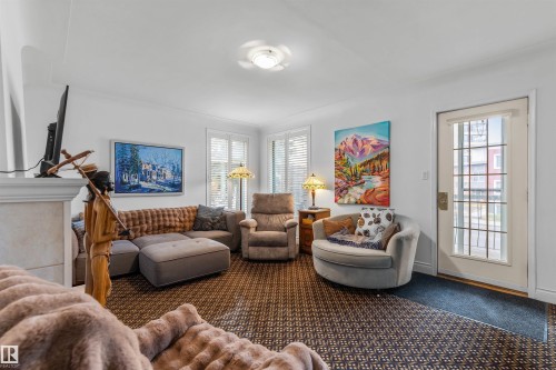 205 9131 99 Street, Edmonton, AB - Indoor Photo Showing Living Room