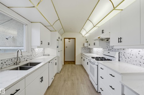 6820 98 Avenue, Edmonton, AB - Indoor Photo Showing Kitchen With Double Sink With Upgraded Kitchen