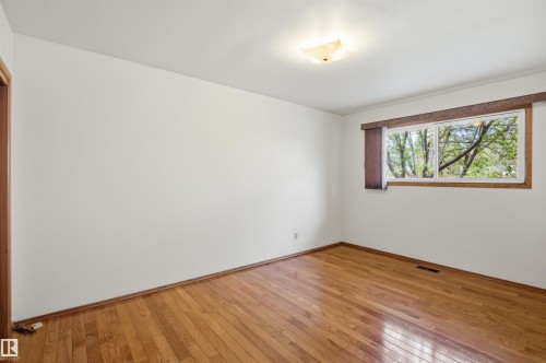 6820 98 Avenue, Edmonton, AB - Indoor Photo Showing Other Room