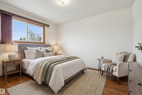 6820 98 Avenue, Edmonton, AB - Indoor Photo Showing Bedroom