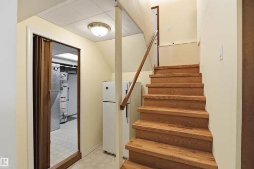 6820 98 Avenue, Edmonton, AB - Indoor Photo Showing Other Room