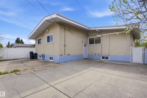 6820 98 Avenue, Edmonton, AB - Outdoor With Exterior