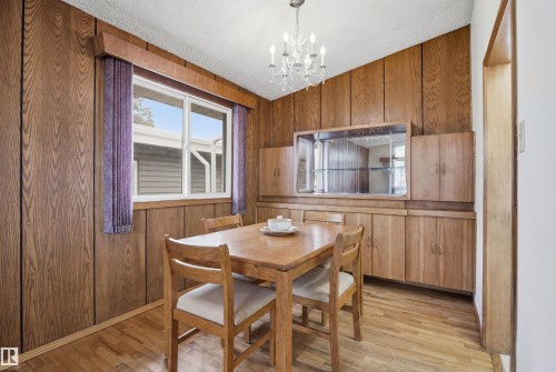 6820 98 Avenue, Edmonton, AB - Indoor Photo Showing Dining Room