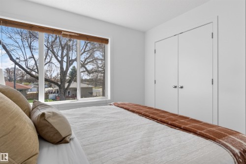 11904 45 Street, Edmonton, AB - Indoor Photo Showing Bedroom