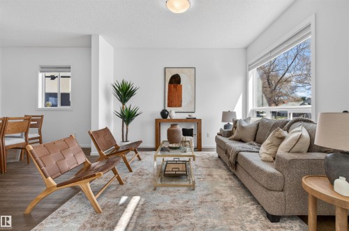 11904 45 Street, Edmonton, AB - Indoor Photo Showing Living Room
