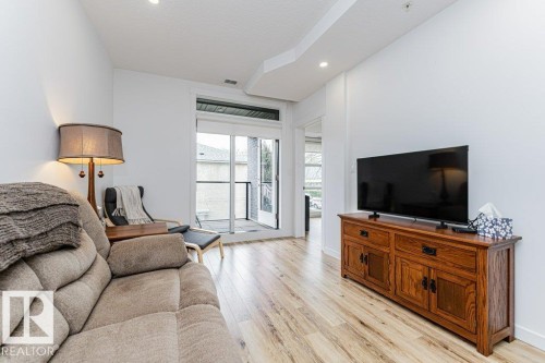 214 11503 76 Avenue, Edmonton, AB - Indoor Photo Showing Living Room