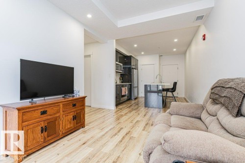 214 11503 76 Avenue, Edmonton, AB - Indoor Photo Showing Living Room