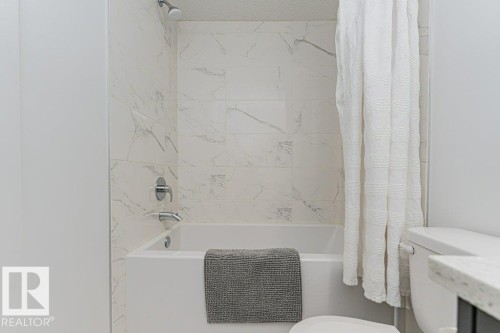 214 11503 76 Avenue, Edmonton, AB - Indoor Photo Showing Bathroom