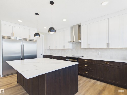 2010 Genesis Lane, Stony Plain, AB - Indoor Photo Showing Kitchen With Upgraded Kitchen