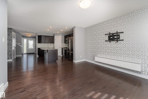 411 Watt Boulevard, Edmonton, AB - Indoor Photo Showing Living Room
