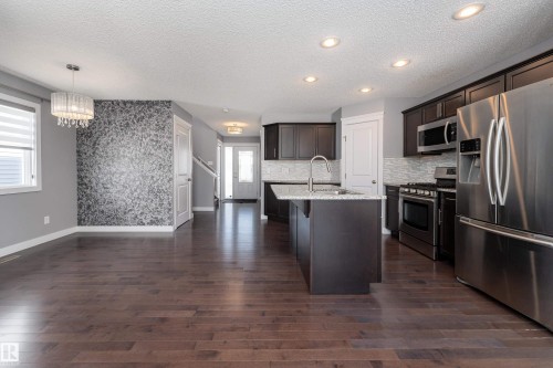 411 Watt Boulevard, Edmonton, AB - Indoor Photo Showing Kitchen With Upgraded Kitchen