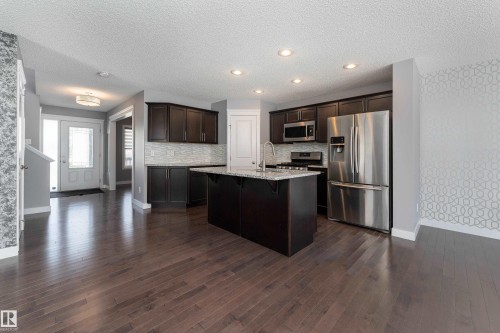 411 Watt Boulevard, Edmonton, AB - Indoor Photo Showing Kitchen With Upgraded Kitchen