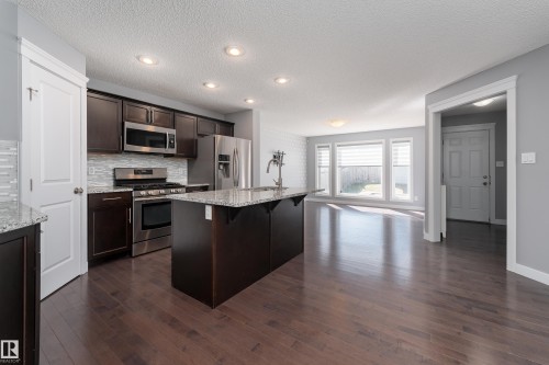411 Watt Boulevard, Edmonton, AB - Indoor Photo Showing Kitchen With Upgraded Kitchen