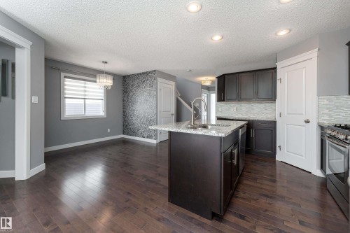 411 Watt Boulevard, Edmonton, AB - Indoor Photo Showing Kitchen