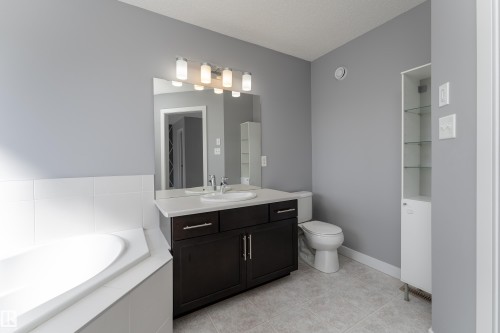 411 Watt Boulevard, Edmonton, AB - Indoor Photo Showing Bathroom