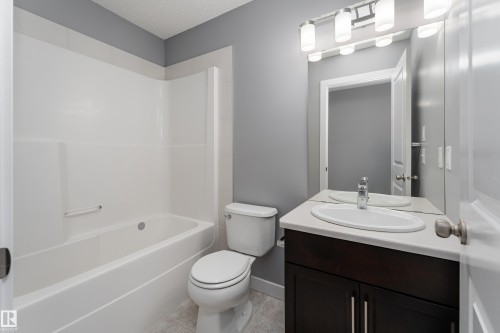 411 Watt Boulevard, Edmonton, AB - Indoor Photo Showing Bathroom