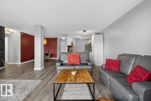 #405 10011 116 St Nw, Edmonton, AB - Indoor Photo Showing Living Room