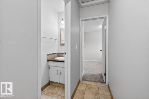 1066 Knottwood Road E, Edmonton, AB - Indoor Photo Showing Other Room