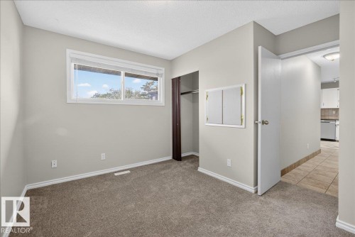 1066 Knottwood Road E, Edmonton, AB - Indoor Photo Showing Other Room