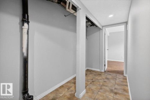 1066 Knottwood Road E, Edmonton, AB - Indoor Photo Showing Other Room
