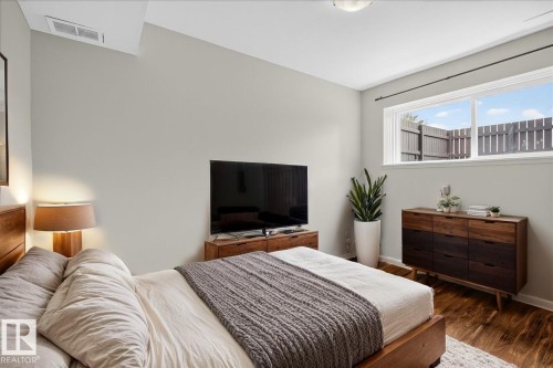 1066 Knottwood Road E, Edmonton, AB - Indoor Photo Showing Bedroom