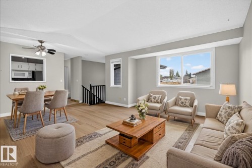 1066 Knottwood Road E, Edmonton, AB - Indoor Photo Showing Living Room