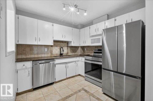 1066 Knottwood Road E, Edmonton, AB - Indoor Photo Showing Kitchen