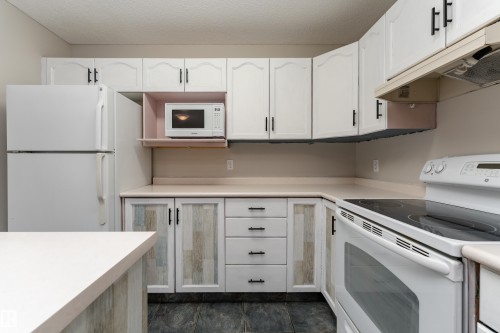 121 Bulyea Road, Edmonton, AB - Indoor Photo Showing Kitchen