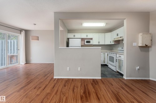 121 Bulyea Road, Edmonton, AB - Indoor Photo Showing Kitchen