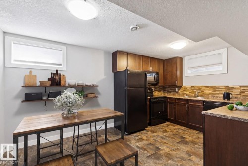11451 48 Avenue, Edmonton, AB - Indoor Photo Showing Kitchen