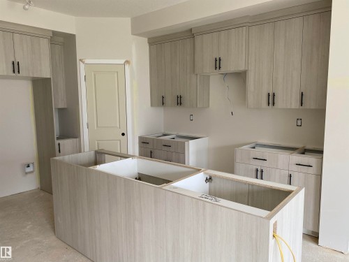 2362 Muckleplum Way, Edmonton, AB - Indoor Photo Showing Kitchen