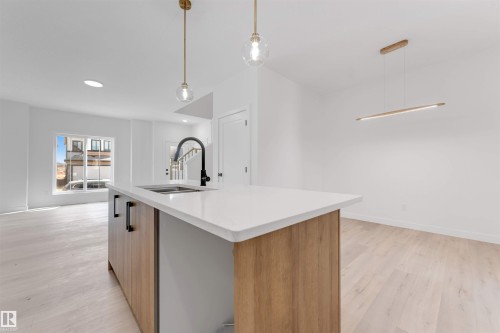232 24 Street, Edmonton, AB - Indoor Photo Showing Kitchen