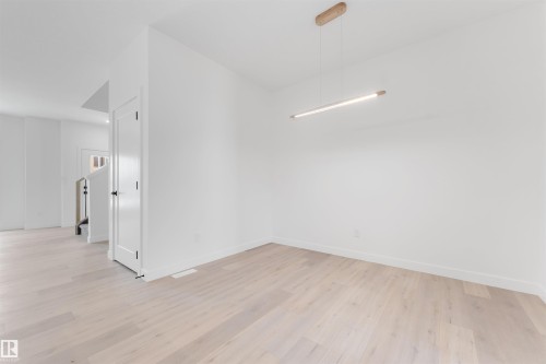 232 24 Street, Edmonton, AB - Indoor Photo Showing Other Room