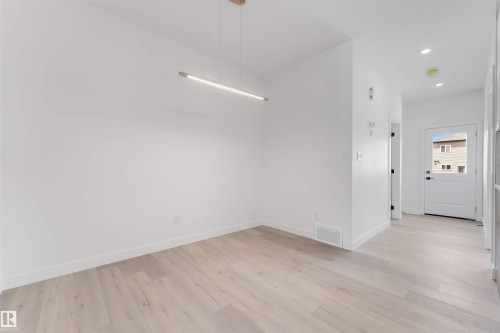 232 24 Street, Edmonton, AB - Indoor Photo Showing Other Room