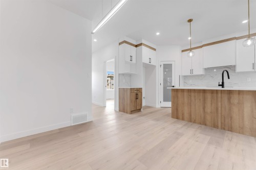 232 24 Street, Edmonton, AB - Indoor Photo Showing Kitchen