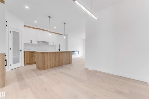 232 24 Street, Edmonton, AB - Indoor Photo Showing Kitchen