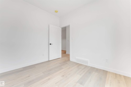 232 24 Street, Edmonton, AB - Indoor Photo Showing Other Room