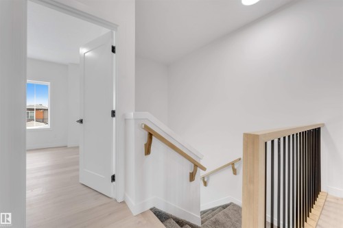 232 24 Street, Edmonton, AB - Indoor Photo Showing Other Room