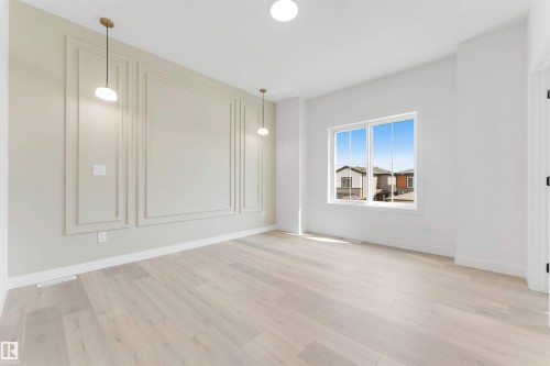 232 24 Street, Edmonton, AB - Indoor Photo Showing Other Room