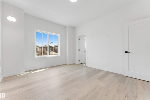 232 24 Street, Edmonton, AB - Indoor Photo Showing Other Room