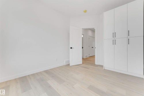 232 24 Street, Edmonton, AB - Indoor Photo Showing Other Room