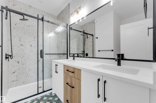 232 24 Street, Edmonton, AB - Indoor Photo Showing Bathroom